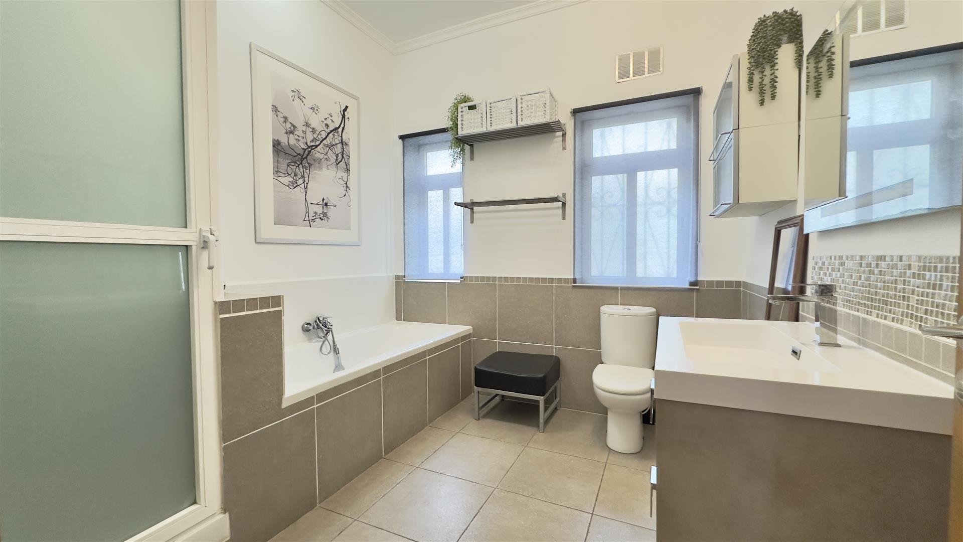 Image of Apartment - 3 Bedrooms - 1 Bathrooms for Sale in Trafalgar House-Gibraltar, Image 6